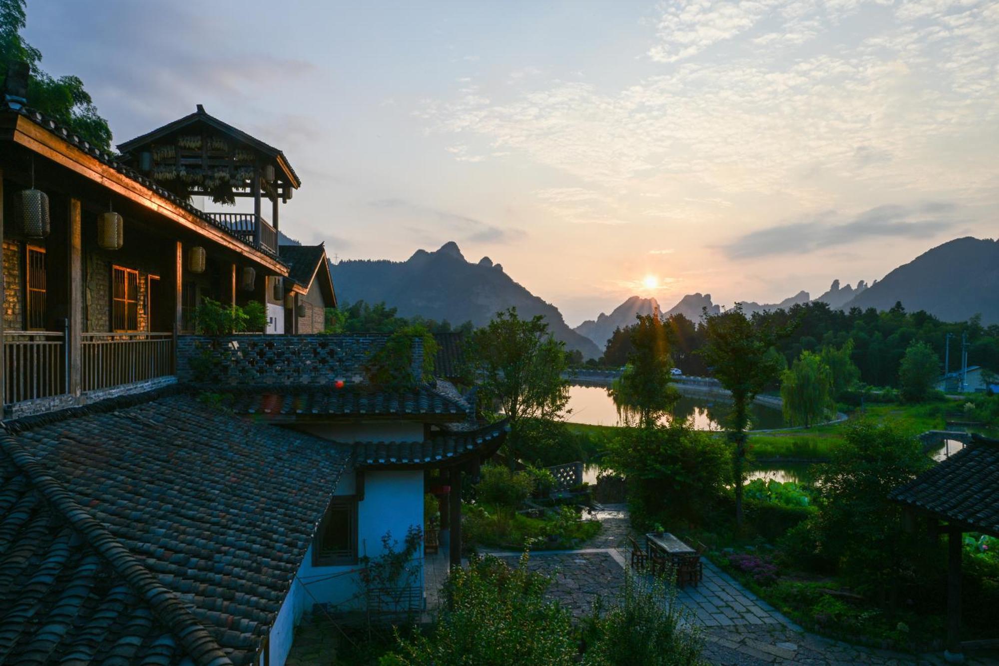 Dayong Antique Feature Resort Zhangjiajie Bagian luar foto